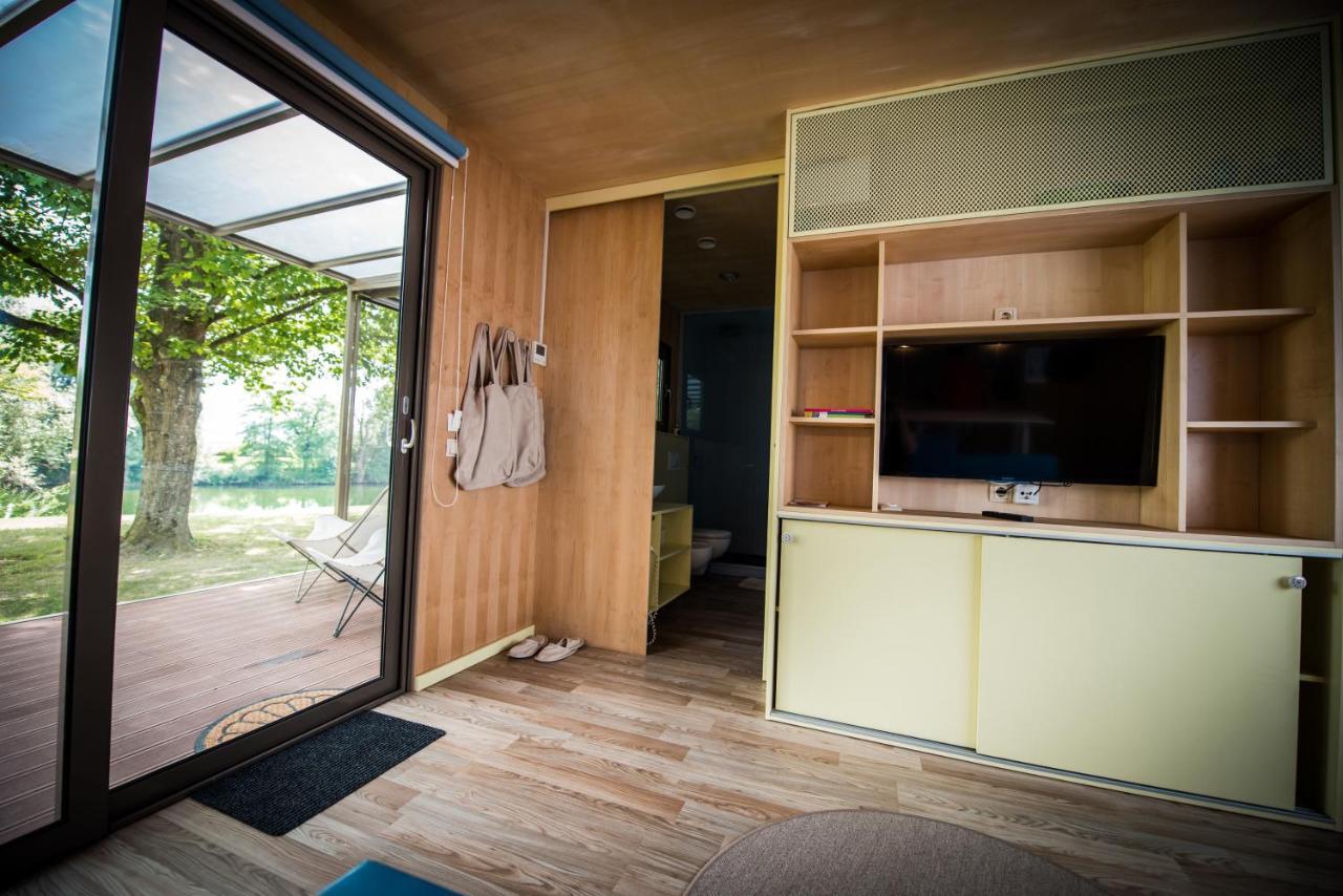 Big Berry Luxury Lifestyle Resort Metlika Bagian luar foto